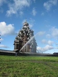 фото 1. Испытание системы наружного пожаротушения памятников Кижского погоста фото 1. Испытание системы наружного пожаротушения памятников Кижского погоста