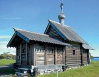 Наряду с церковью Преображения Господня, музей-заповедник «Кижи» обеспечивает сохранение еще 80-ти памятников национальной деревянной архитектуры Наряду с церковью Преображения Господня, музей-заповедник «Кижи» обеспечивает сохранение еще 80-ти памятников национальной деревянной архитектуры