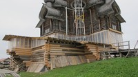 Фото 10. Полностью собранный подклет памятника (без двух верхних венцов) Фото 10. Полностью собранный подклет памятника (без двух верхних венцов)