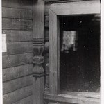 Церковь св. Варвары, с. Яндомозеро. Резные столбы перехода на колокольню под обшивкой
