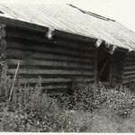 л. 24. Рига, д. Селецкое. Первая половина 1950-х гг.(?) Фрагмент входа и кровли