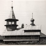 Часовня Петра и Павла, д. Волкостров. Общий вид часовни с юга.