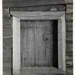 Преображенская церковь, о. Кижи. Раскрытая из-под обшивки дверь из сеней в северный придел. Вид после неправильного восстановления.