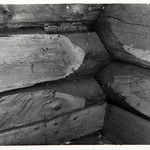 Преображенская церковь, о. Кижи. След утраченной скамьи в сенях.