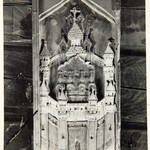 Успенский собор, г. Кемь. Восстановление элементов южного придела.  Фрагмент резного креста в южном приделе.