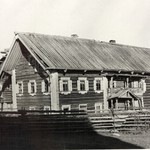л. 21. Дом Ананьевой, д. Красная Сельга. Первая половина 1950-х гг.(?) Главный фасад