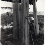 Церковь Вознесения Господня, с. Типиницы. Реставрация крыльца.  Замена сгнивших столбов крыльца.