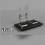 Основание из прибора чернильного (две чернильницы, основание)