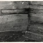 Преображенская церковь, о. Кижи. След утраченной скамьи в алтарном приделе.