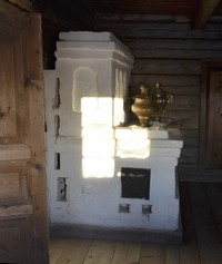 Фото 5. Печь-лежанка в горнице дома Ошевнева Фото 5. Печь-лежанка в горнице дома Ошевнева