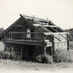 Амбар, д. Коккойла. Общий вид и состояние до перевозки.