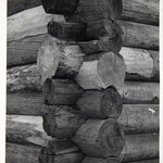 Амбар из д. Коккойла, о. Кижи. Заменённые брёвна в срубе.