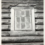 Покровская церковь, о. Кижи. Южное окно в сенях после укрепления сруба под ним.