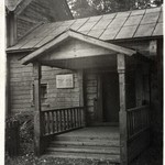л. 37. Церковь Флора и Лавра, с. Мегрега. Первая половина 1950-х гг.(?) Фрагмент крыльца