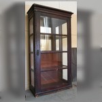 Шкаф-витрина