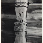 Церковь Петра и Павла, с. Лычный Остров. Состояние до реставрации. Резной столб утраченного крыльца.