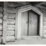 Покровская церковь, о. Кижи. Старый столб на верхней площадке крыльца.