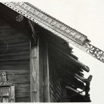 л. 38. Дом Яковлева, д. Клещейла. Первая половина 1950-х гг.(?). Причелина (угол дома)