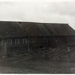 л. 20. Дом Мудрова, д. Холмы. Первая половина 1950-х гг.(?) Вид с северо-запада