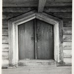 Покровская церковь, о. Кижи. Входной портал после снятия обшивки. Вид с крыльца.