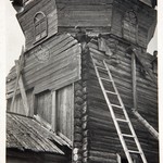 Церковь Петра и Павла, с. Лычный Остров. Реставрация сруба и кровель. Следы и остатки фронтонного пояса над четвериком.