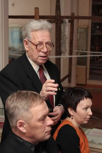На конференции выступает Ю.А.Савватеев На конференции выступает Ю.А.Савватеев