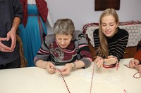 В ходе мастер-класса по изготовлению кручёного пояса В ходе мастер-класса по изготовлению кручёного пояса