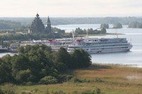 Туристские теплоходы у причала о.Кижи Туристские теплоходы у причала о.Кижи