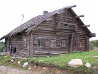 Разрушающийся жилой дом в Заонежье Разрушающийся жилой дом в Заонежье