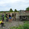 Грузим металлолом на свалке Грузим металлолом на свалке