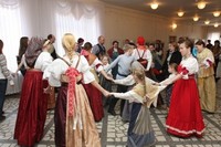 Разучивание с детьми песен и танцев. Фольклорно-этнографический театр музея «Кижи».