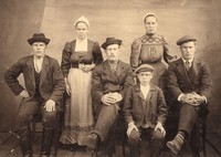 Жители деревни Лапино, Беломорский р-он. Не позднее 22 июня 1914 г. Из фондов музея-заповедника «Кижи» Жители деревни Лапино, Беломорский р-он. Не позднее 22 июня 1914 г. Из фондов музея-заповедника «Кижи»