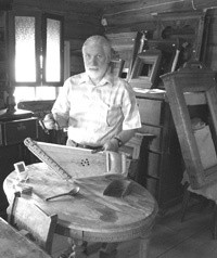 И. Кожевников, художник-реставратор за работой И. Кожевников, художник-реставратор за работой