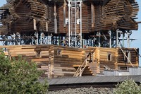 Сборка отреставрированного сруба на погосте Сборка отреставрированного сруба на погосте