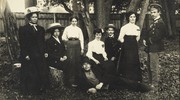 Фондовый предмет — в интернет: фотография компании друзей