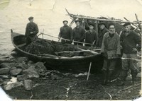 Рыболовецкая бригада из д. Яндомозеро, конец 40-х годов. Рыболовецкая бригада из д. Яндомозеро, конец 40-х годов.