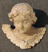 Рис. 9. Ангелочки на арке царских врат Рис. 9. Ангелочки на арке царских врат