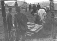Остров Кижи. 1962 г. Реставраторы вывозят иконы из Преображенской церкви. Остров Кижи. 1962 г. Реставраторы вывозят иконы из Преображенской церкви.