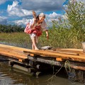 Как стирать без водопровода, электричества и стирального порошка?