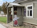 Cегодня в Детском музейном центре «Родная сказка» в Изборске открылась выставка «Детство — дело серьёзное», совместный проект музея «Изборск»и музея «Кижи»